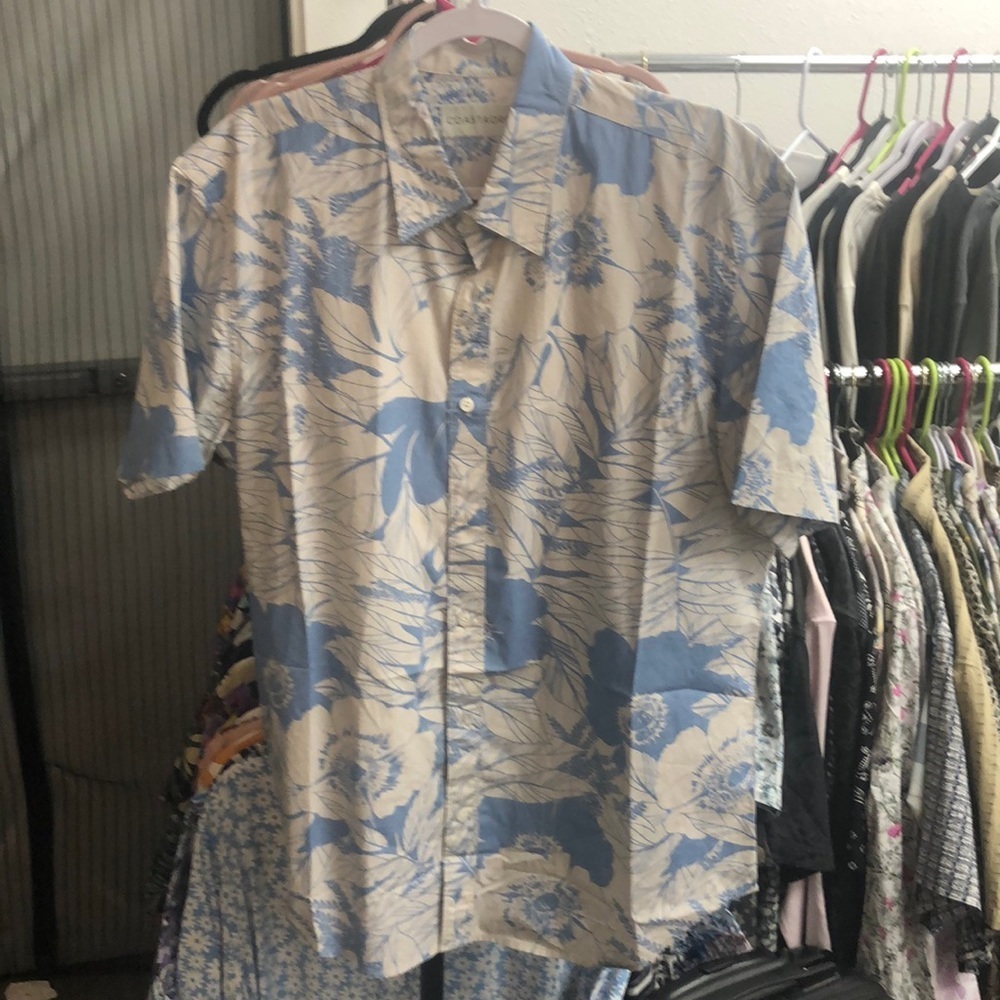 Coastaoro short sleeve button down shirt men’s large NWOT.